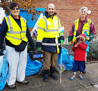 Cippenham Lib Dem Litter-Pick_Nov 18 (2): Jo Hanney; Matthew Taylor (and son); Robert Plimmer